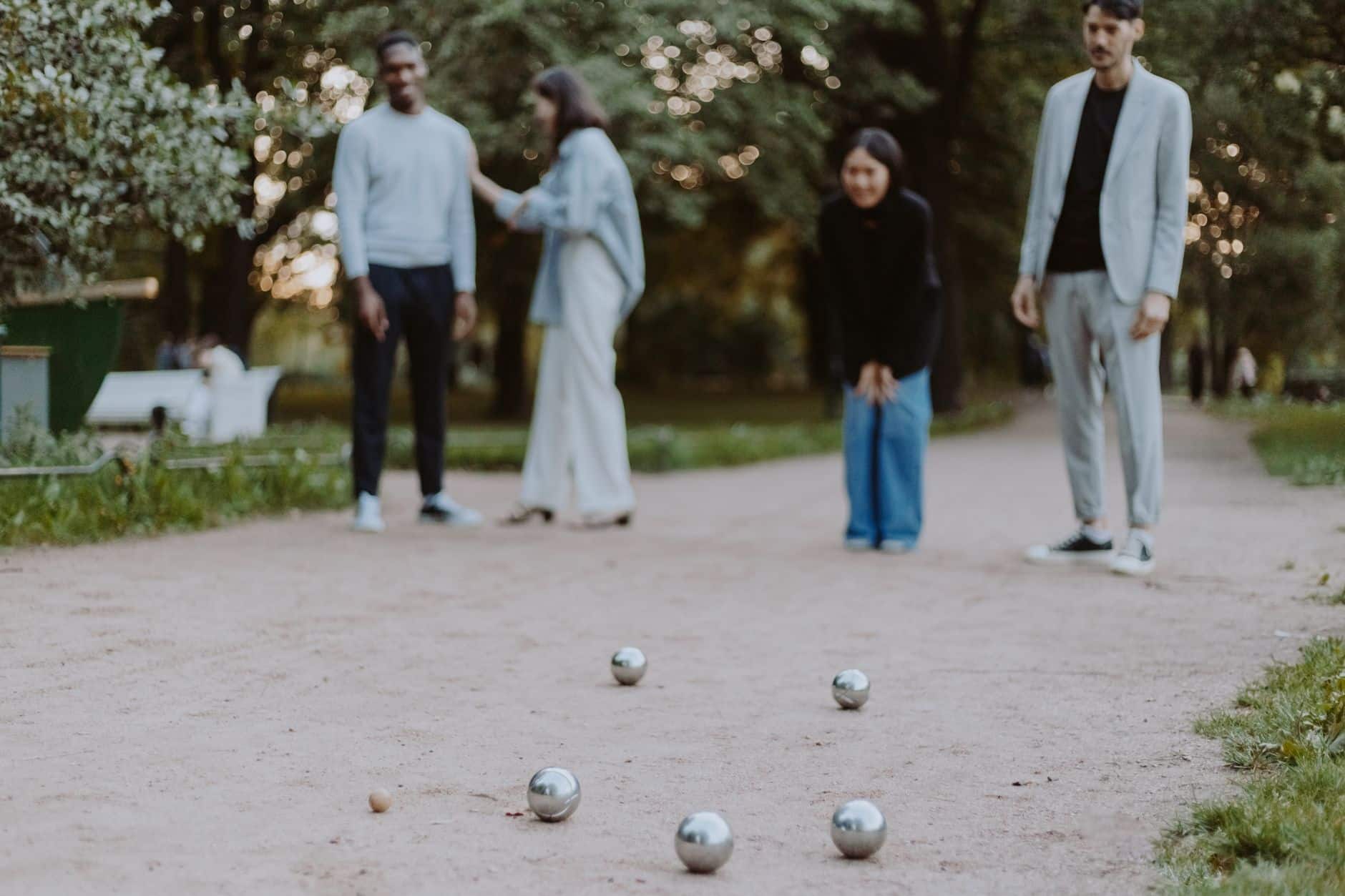 Comment bien tirer à la pétanque ? Technique, geste et erreurs à éviter
