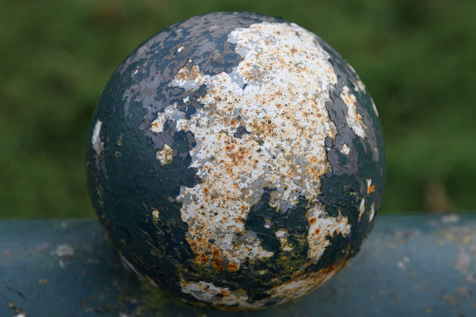 Comment nettoyer ses boules de pétanque rouillées ? Méthodes et astuces