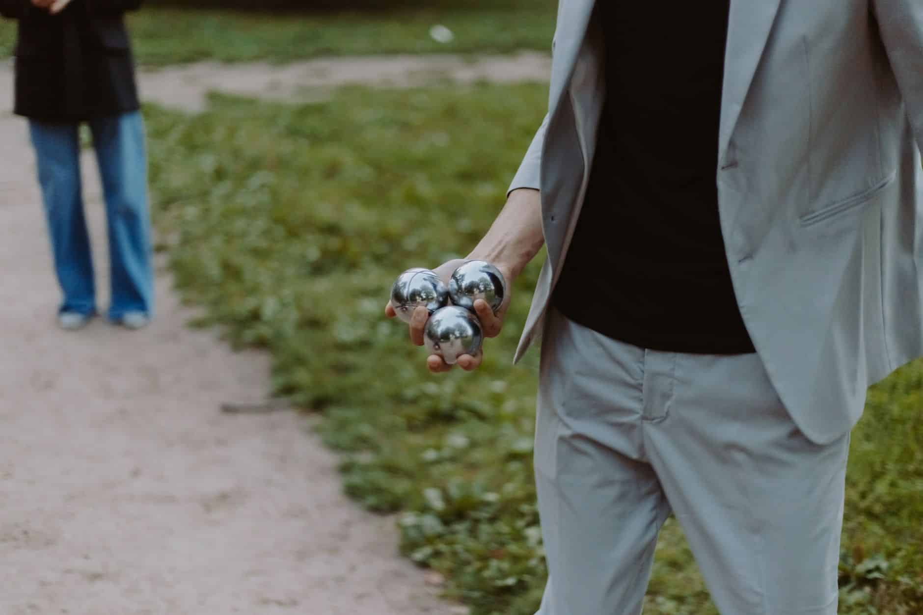 Comment tenir sa boule de pétanque ? La prise expliquée en détail